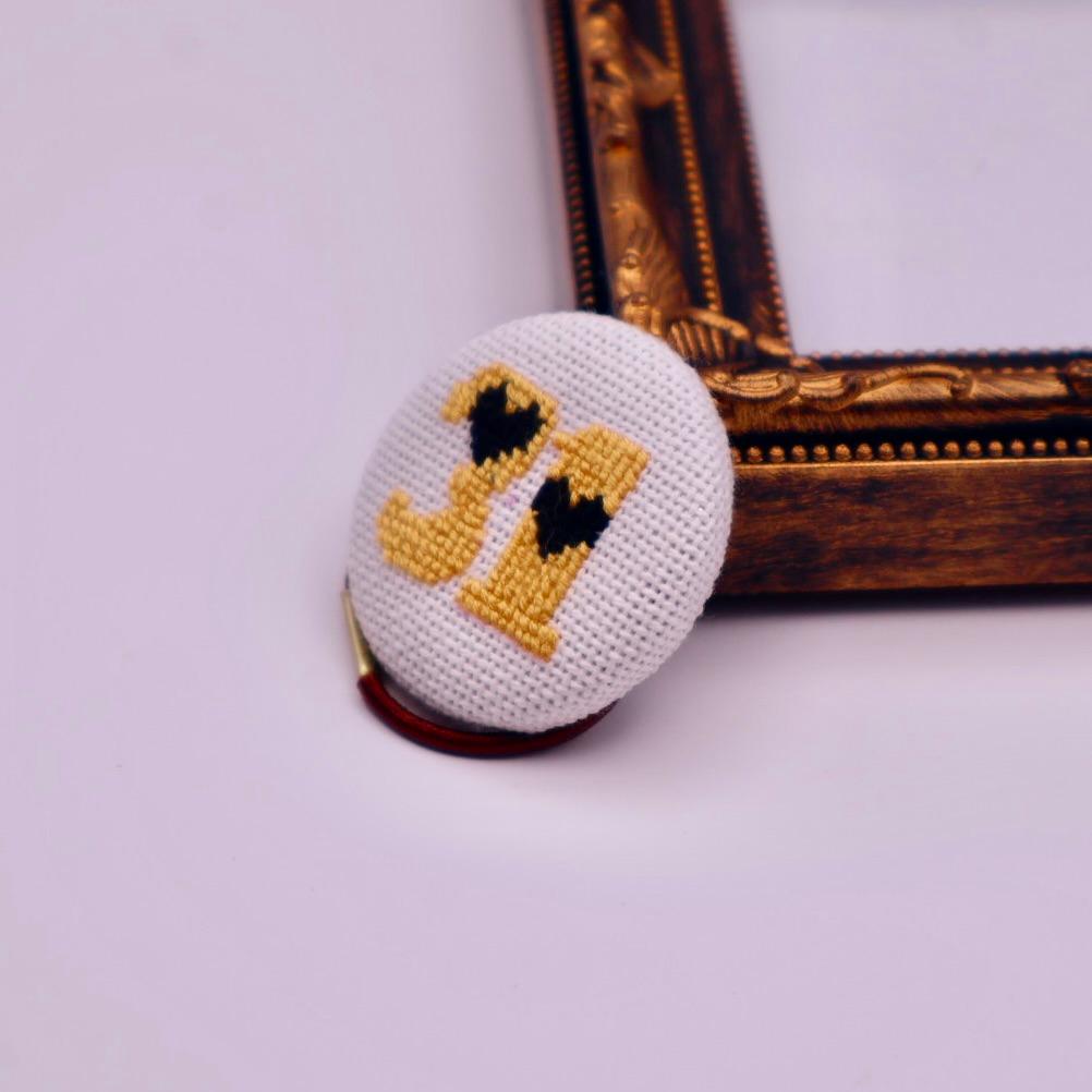 【番号オーダー可能】福岡ソフトバンクホークス風カラー　くるみボタンのヘアゴム　クロスステッチ刺繍